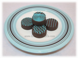 Turquoise & Brown Piped sandwich cookies